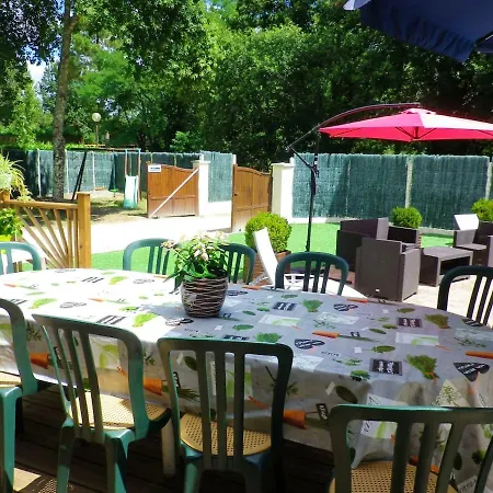 Villa En Pleine Nature à Avec Piscine Privée Escource