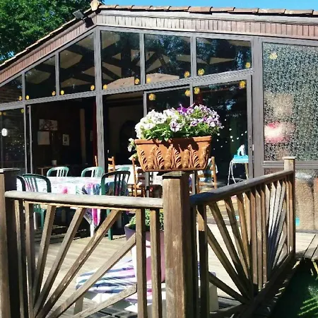 Villa En Pleine Nature à Avec Piscine Privée Escource